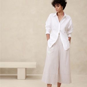 Linen blend wide leg crop pant.